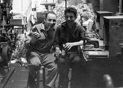 Des ouvriers au travail dans l'atelier d'Adesa dans les années 1960